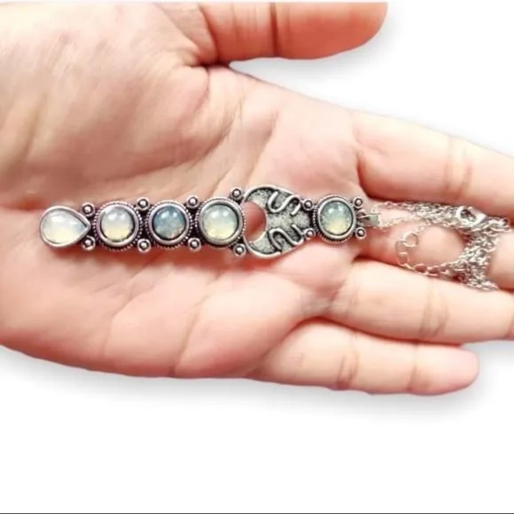 Vintage Women’s Tibetan Sterling Silver Handmade Moonstone 6 Tier Necklace - Picture 6 of 11